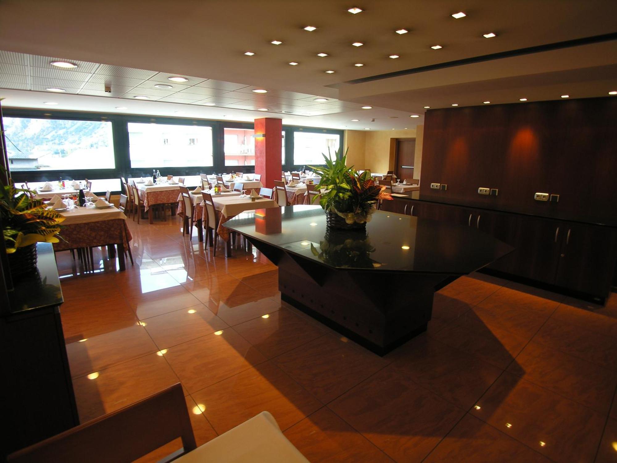 Espel Hotel Les Escaldes Restoran gambar