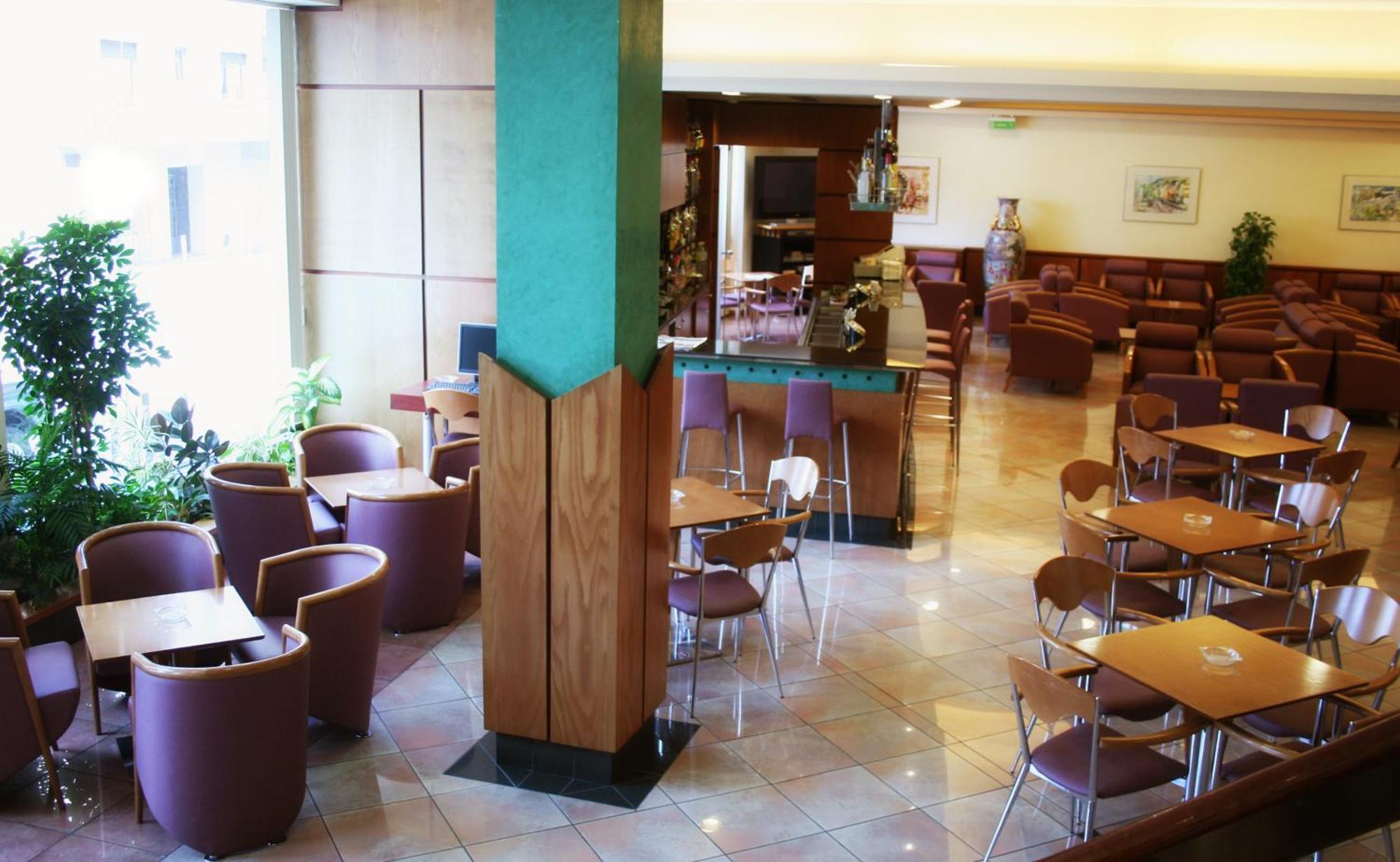 Espel Hotel Les Escaldes Restoran gambar